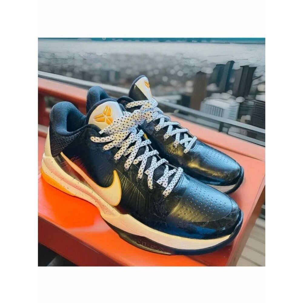 Rare New in Box Nike Kobe V 5 black white del sol 386429-002 mens 9 US 42.5 EUR